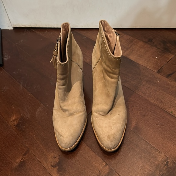 Stuart weitzman light brown suede booties with tassel - Picture 2 of 6